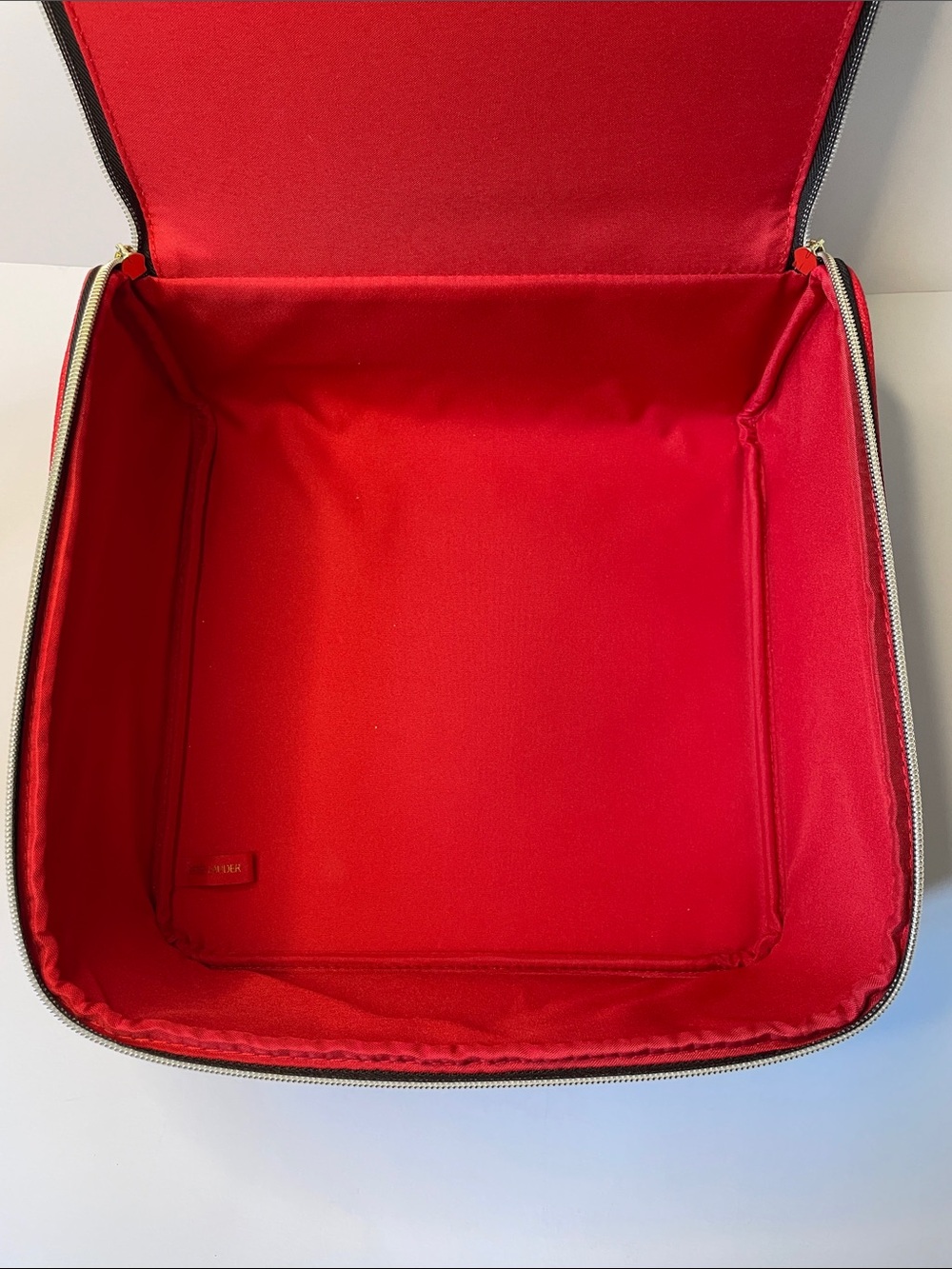 NWOT ESTĒE LAUDER Red Structured Travel Cosmetic Case. - Picture 6 of 9